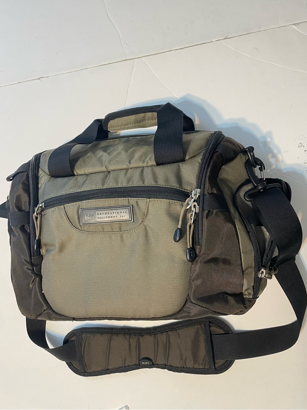 REI Unisex Olive and Black Duffel Satchel RECREATIONAL EQUIPMENT INC. 14 X 10 X6
